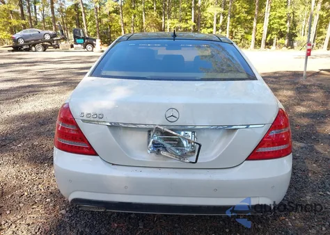 2013 Mercedes-Benz S 550 z USA, uszkodzony, nr VIN WDDNG7DB9DA525974